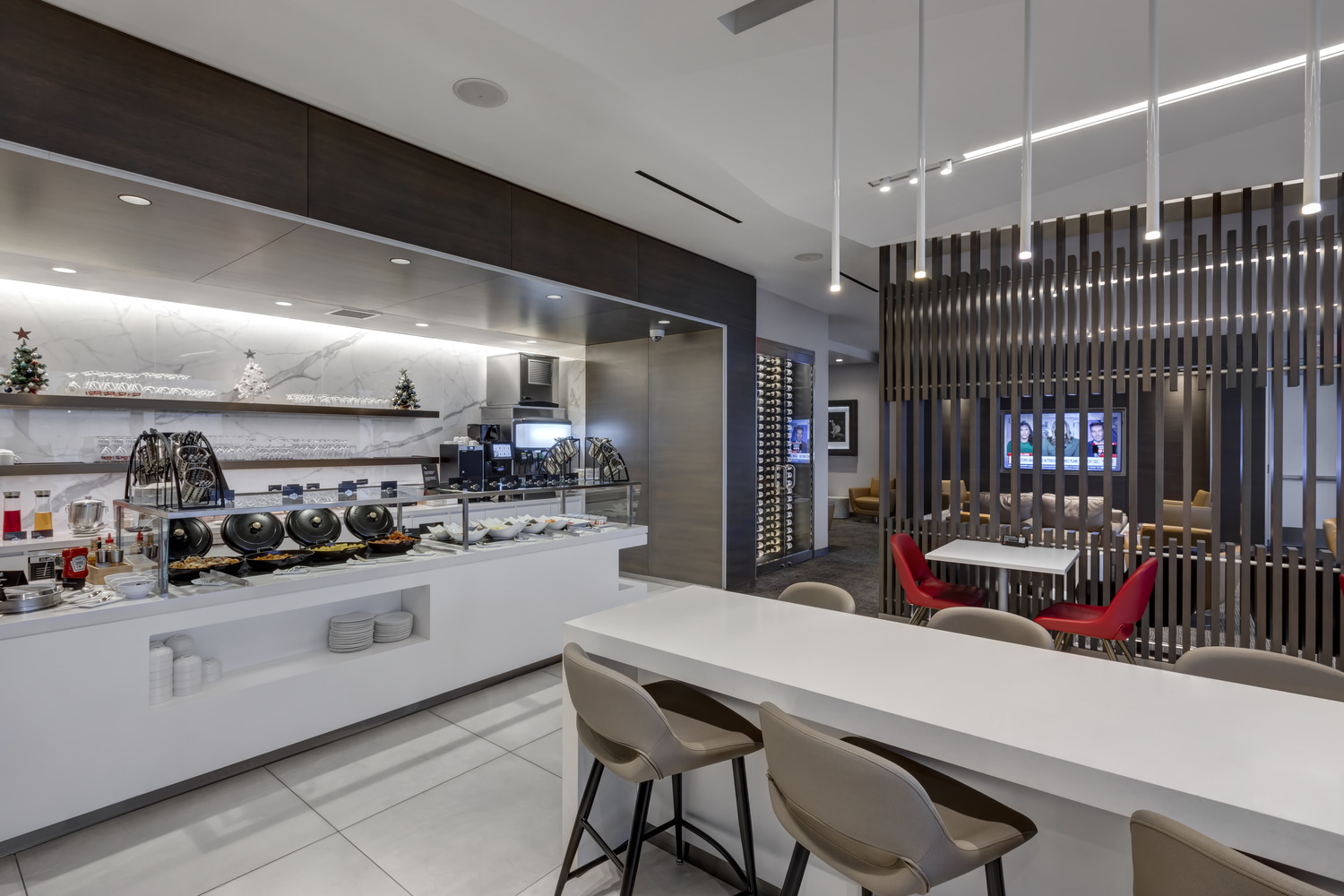 Air Canada Maple Leaf Lounge