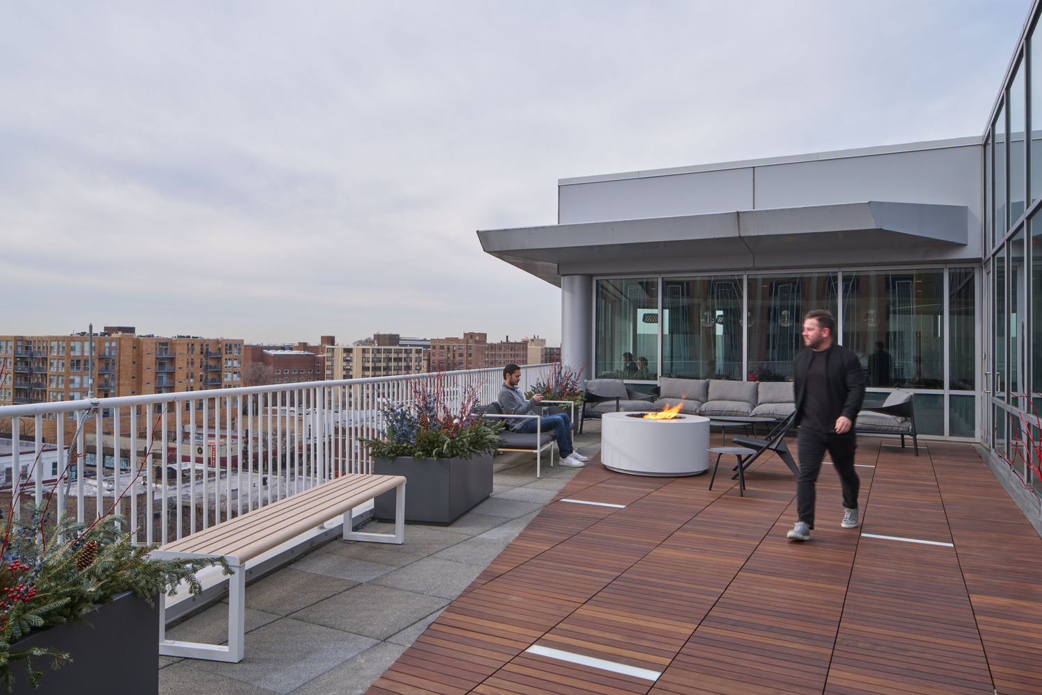 909 Davis St. Tenant Amenity Lounge